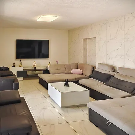 Apartment Tomy